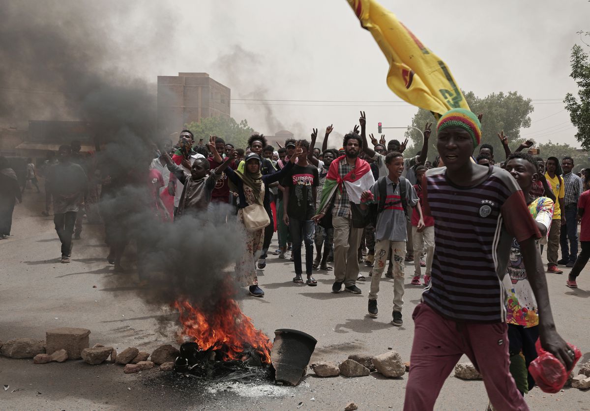 La represión de las protestas contra los militares golpistas en Sudán suma ya un centenar de muertos