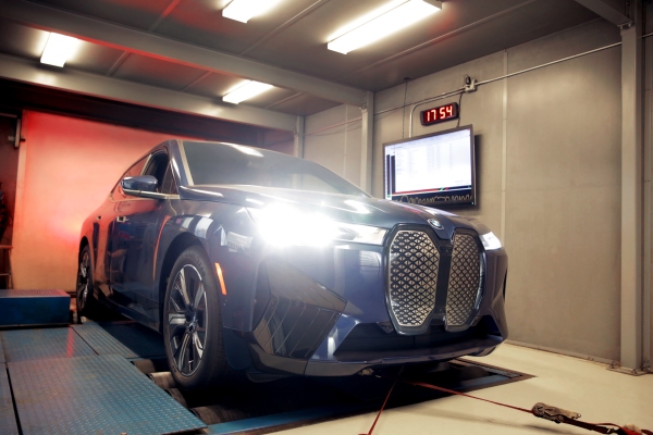 La tecnología de batería de química dual podría llevar el iX EV de BMW a un rango de 600 millas