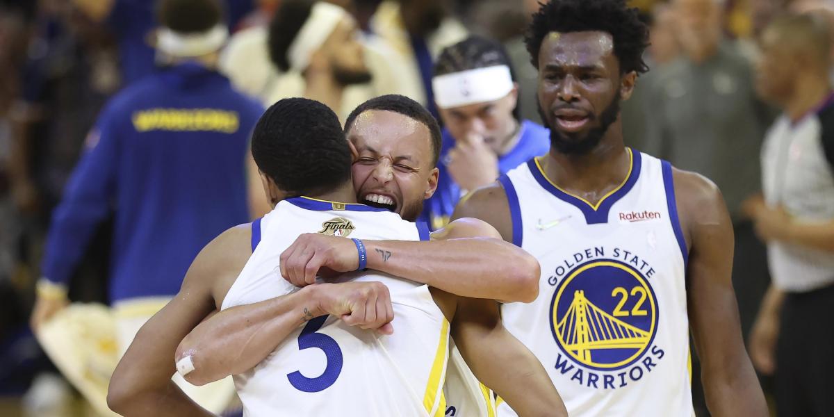 Los Warriors responden con un baño y empatan las Finales