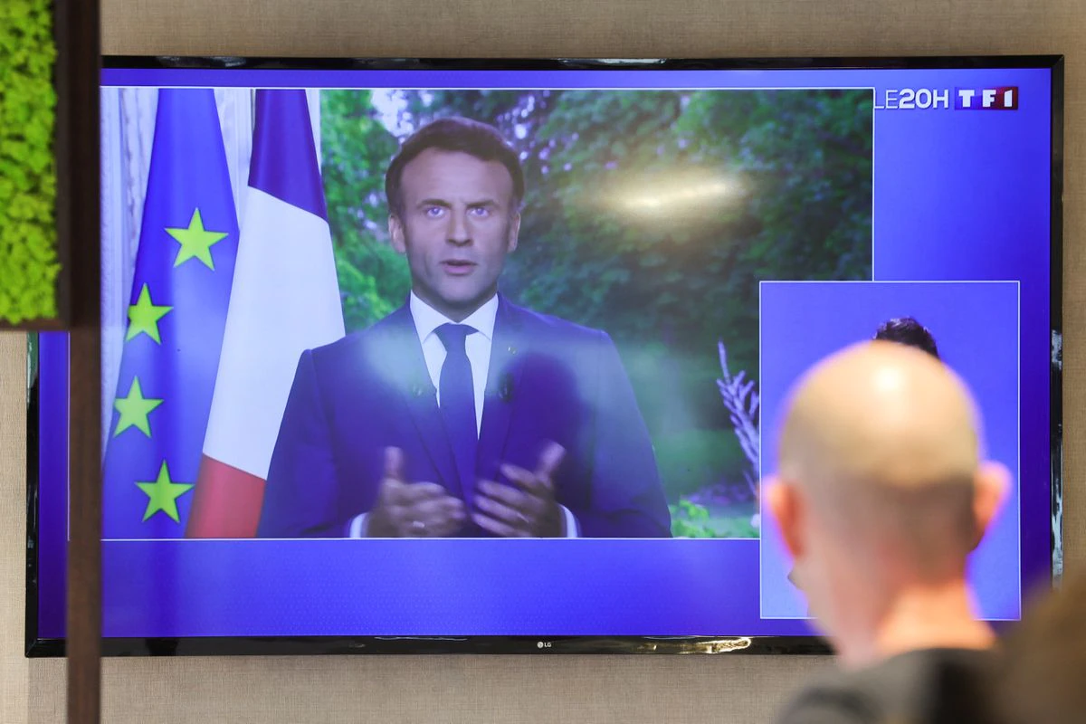 Macron insta a los partidos de oposición a aclarar su voluntad para negociar acuerdos parlamentarios