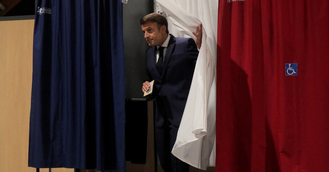 Macron pierde la mayoría absoluta en el parlamento mientras aumenta la oposición