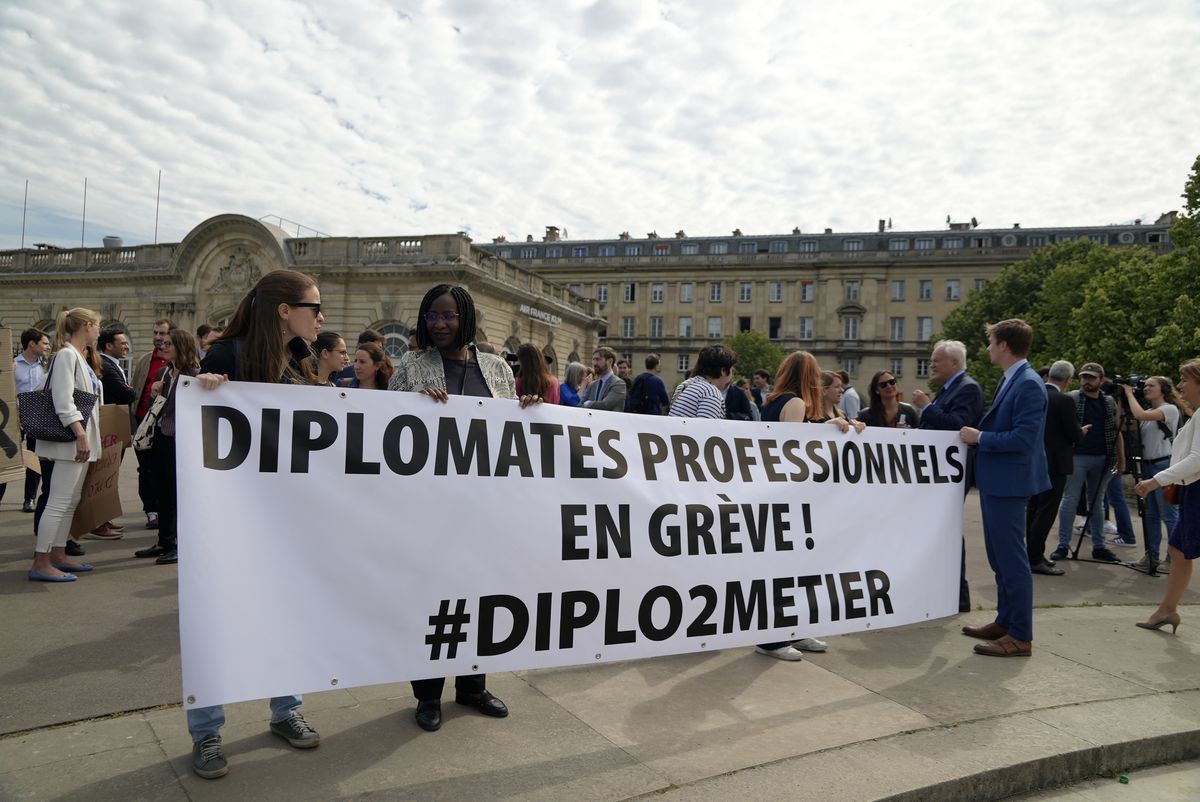 Macron se enfrenta a la segunda huelga de diplomáticos de la historia de Francia