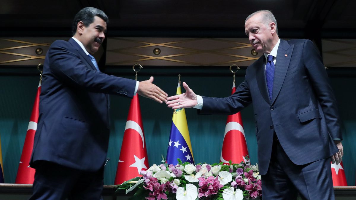 Maduro llama a los empresarios de Turquía a invertir en la “recuperación” de Venezuela