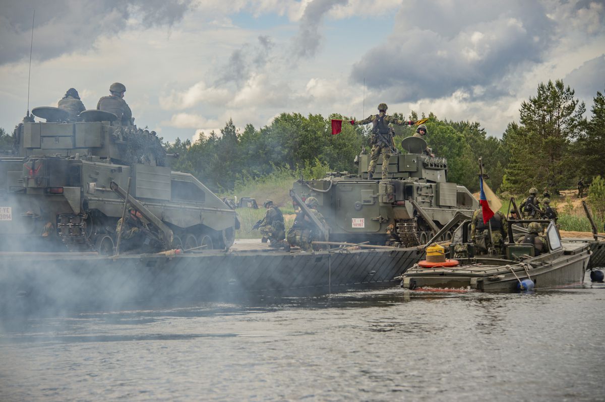 Más de 4.000 soldados, 21 cazas y toneladas de artillería plantan cara a la amenaza rusa en los países bálticos