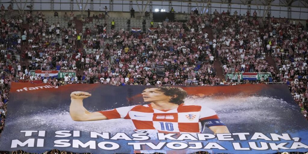 Modric, homenajeado antes del partido contra Francia