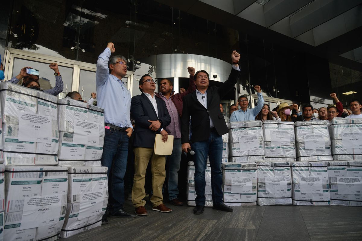 Morena denuncia por “traición a la patria” a los diputados que votaron contra la reforma eléctrica