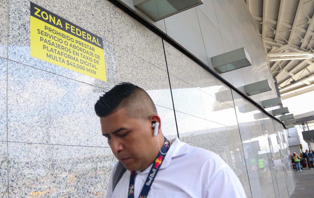 Multa de 43.000 pesos a los vehículos de Uber o Didi que accedan al aeropuerto de Ciudad de México