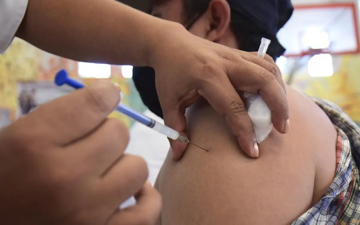 Panel de la OMS respalda vacuna adaptada como refuerzo contra ómicron