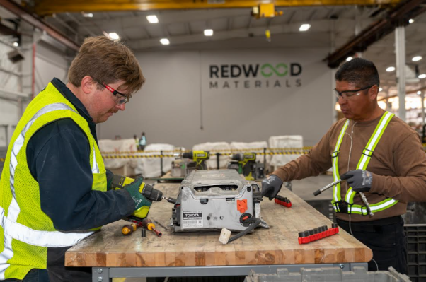 Redwood Materials se asocia con Toyota para reciclar baterías en EE. UU.