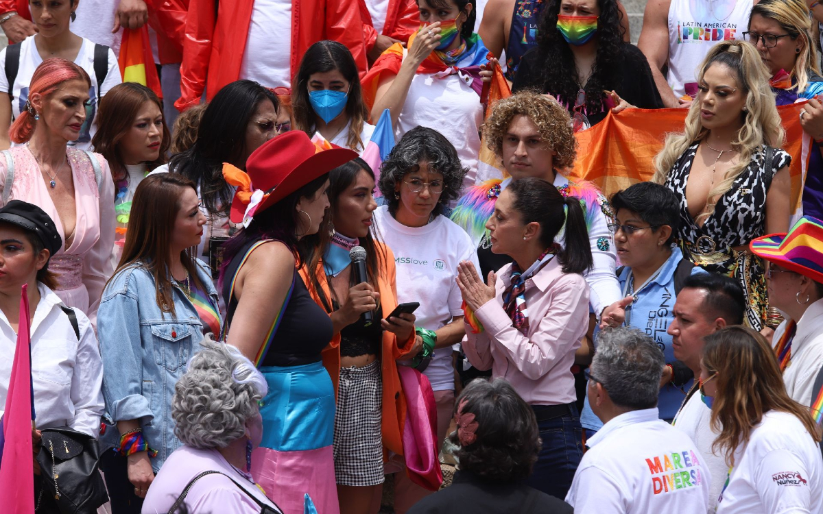Reprochan retraso de Claudia Sheinbaum en Marcha del Orgullo LGBT+