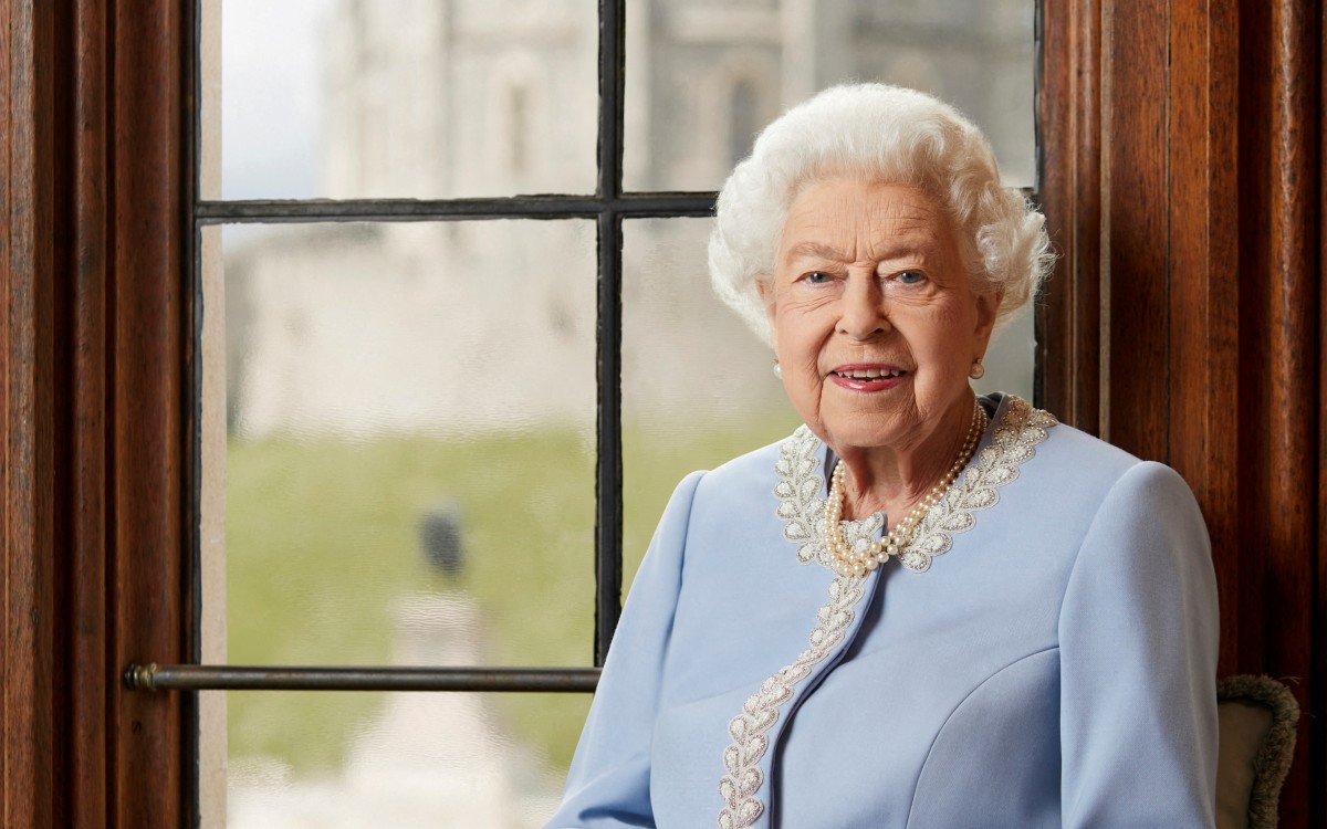 “Sigues haciendo historia”: El príncipe Carlos rinde homenaje a la Reina Isabel | Video