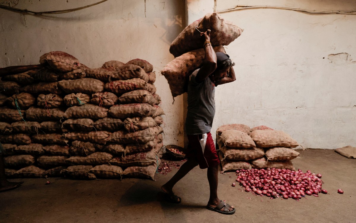 Sri Lanka acorta jornada laboral de funcionarios para que se dedique a cosechar ante escasez