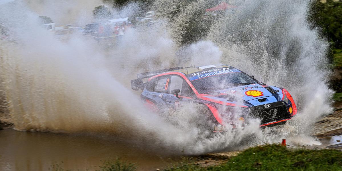 Tanak gana el Rally de Italia, con Dani Sordo en el podio
