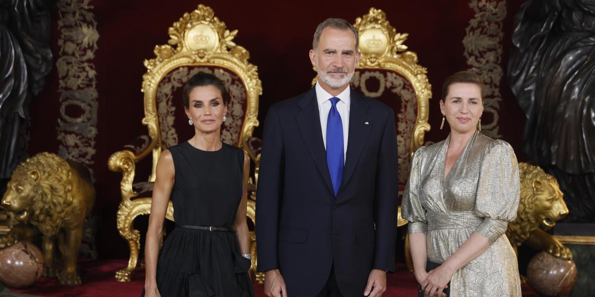 Todo sobre el vestido que la reina Letizia repitió para la cena de la OTAN