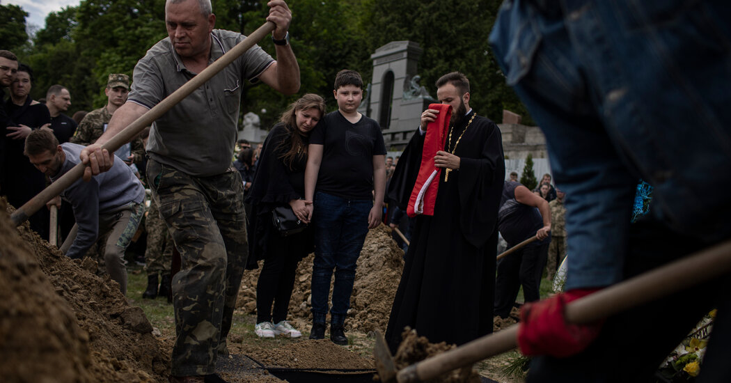Trabajadores de la muerte de Ucrania: 'Si te lo tomas todo a pecho, te vuelves loco'