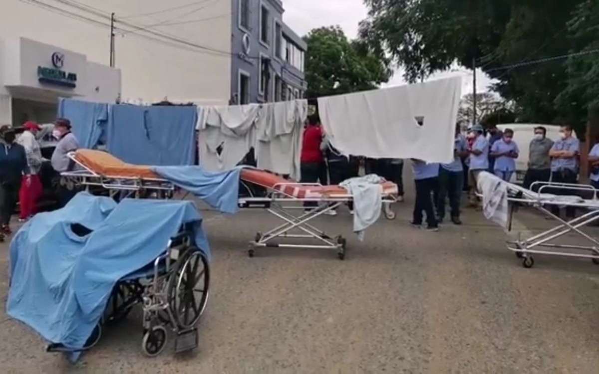 Trabajadores del Hospital Civil de Oaxaca denuncian falta de insumos: 'no hay gasolina, ni camillas'