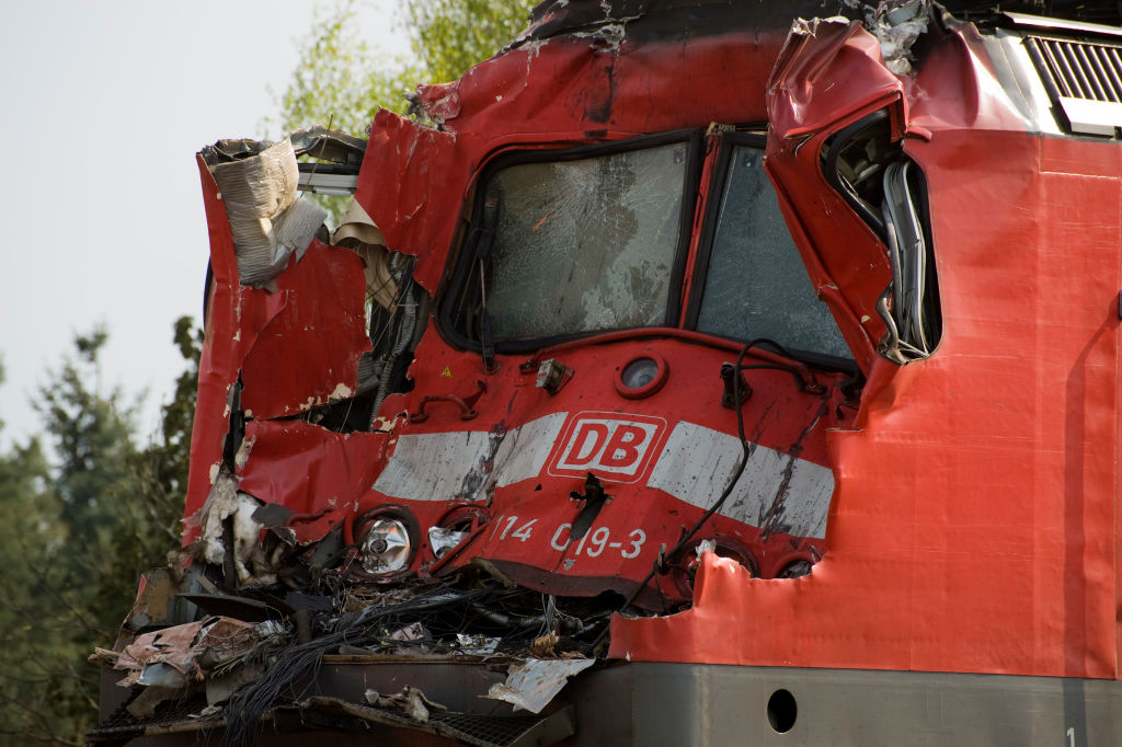 Tren con pasajeros se descarrila en Alemania: al menos cuatro muertos y 30 heridos