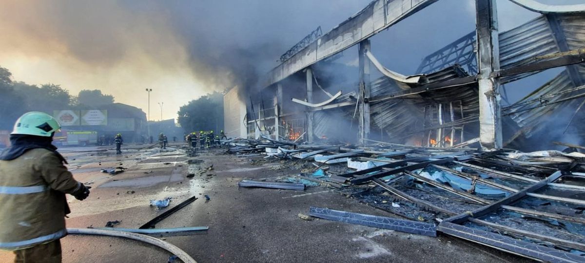 Un ataque ruso a un centro comercial lleno de civiles deja al menos 13 muertos