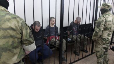 Un tribunal del este ocupado de Ucrania condena a muerte a dos combatientes británicos y un marroquí
