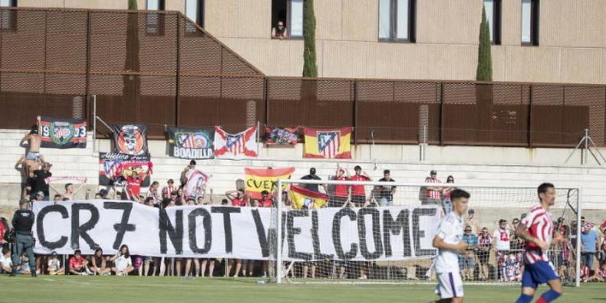'CR7 Not welcome', la pancarta de los aficionados del Atlético ante el Numancia