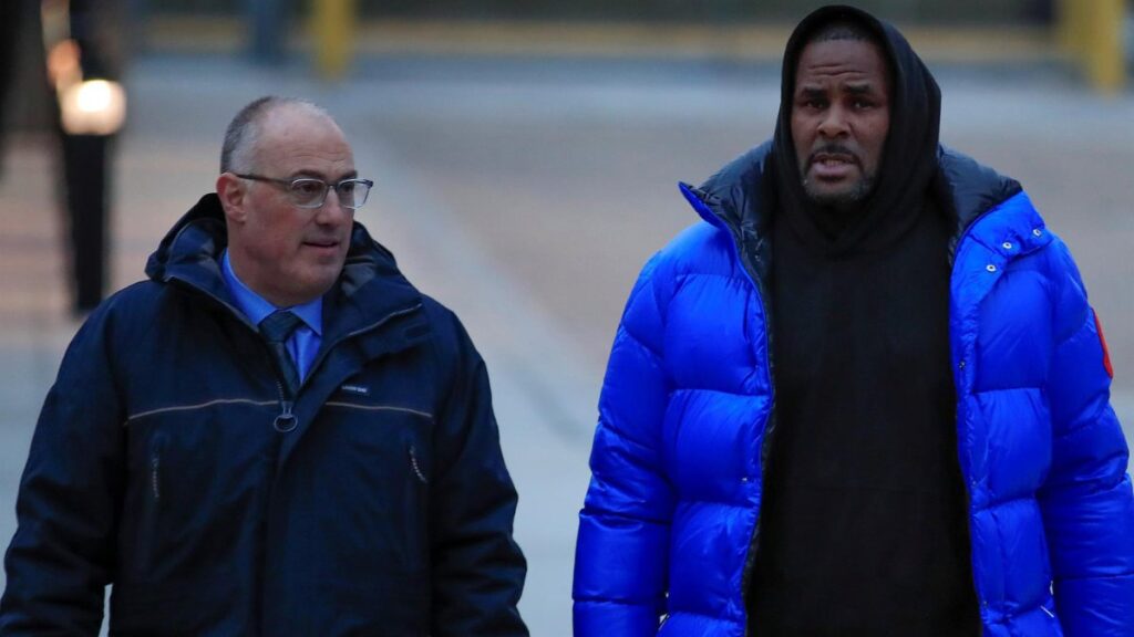 R. Kelly sigue bajo vigilancia de suicidio en la prisión tras su condena
