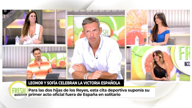Joaquín Prat con el resto de colaboradores en 'Ya es mediodía' / Telecinco