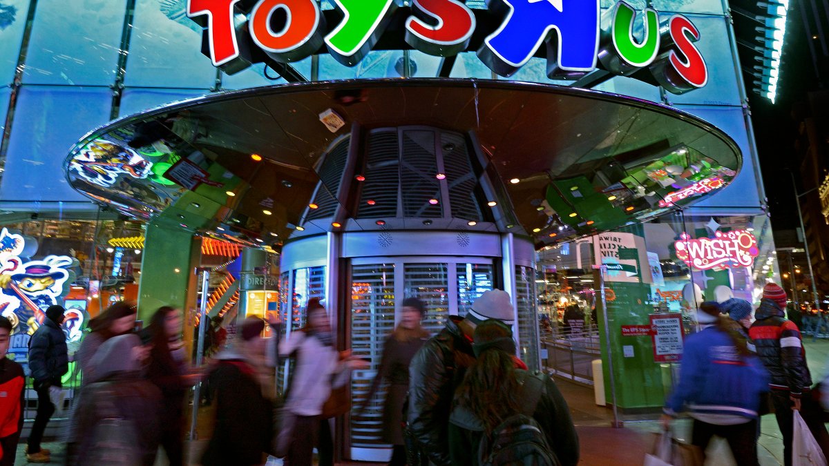 Toys”R”Us abrirá tiendas dentro de cada tienda Macy’s en EEUU a mediados de octubre