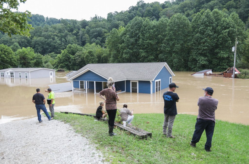 Inundaciones dejan muertos y causan estragos en Kentucky