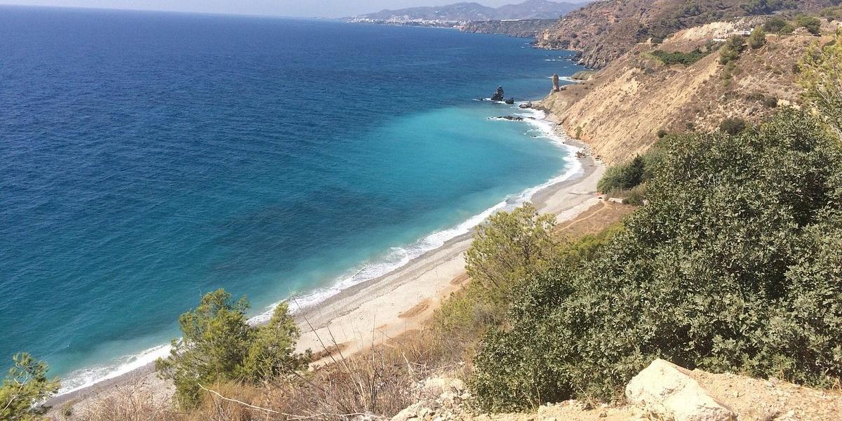 5 playas en Málaga en las que podrás estirar la toalla sin miedo a pisar a otro turista