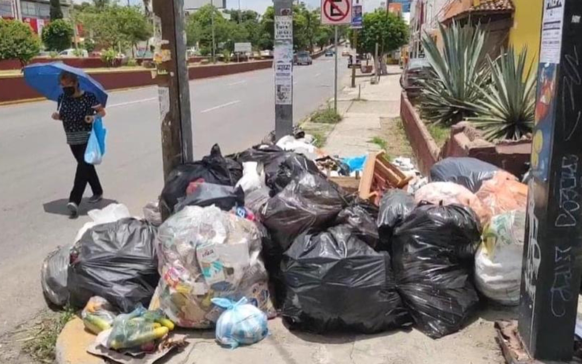 A cinco días de La Guelaguetza, basura y bloqueos invaden la capital de Oaxaca