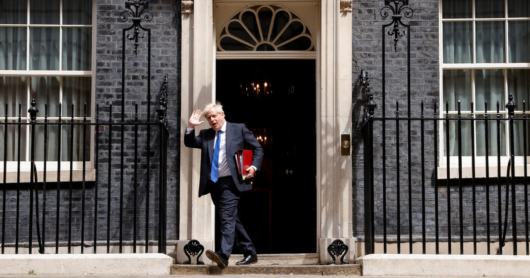 Actualizaciones en vivo del Reino Unido: BBC dice que Boris Johnson se hará a un lado a medida que más ministros renuncien
