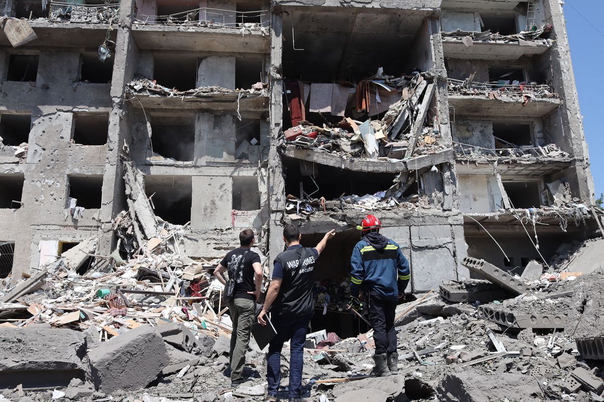 Al menos 19 muertos en un bombardeo de Rusia contra edificios de viviendas en la región ucrania de Odesa
