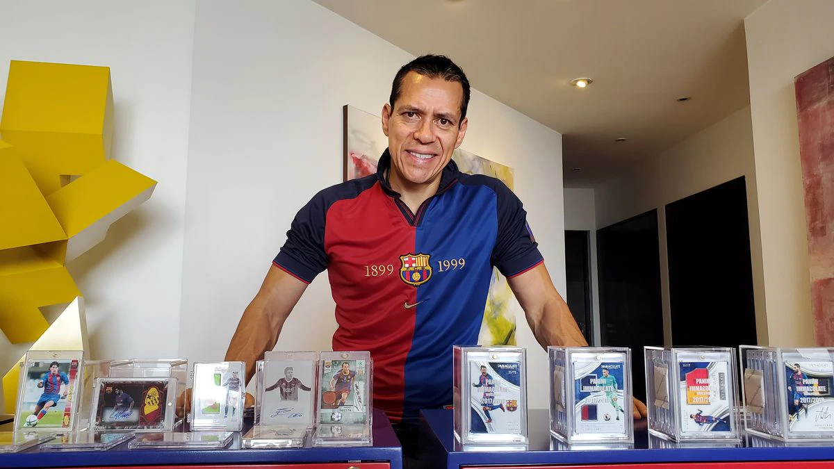 Aquellos años de Messi: un mexicano reúne la mayor colección del mundo de tarjetas dedicadas al Barça