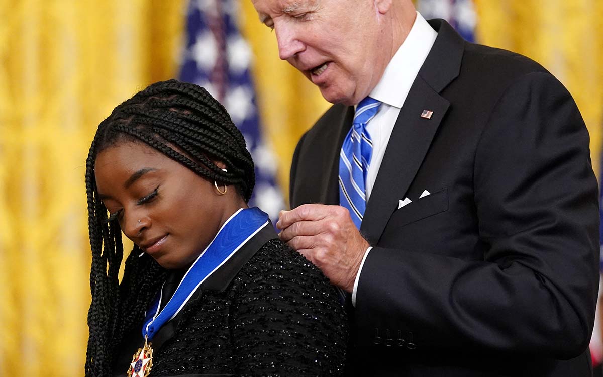 Biden otorga la Medalla Presidencial de la Libertad a Simone Biles y Megan Rapinoe