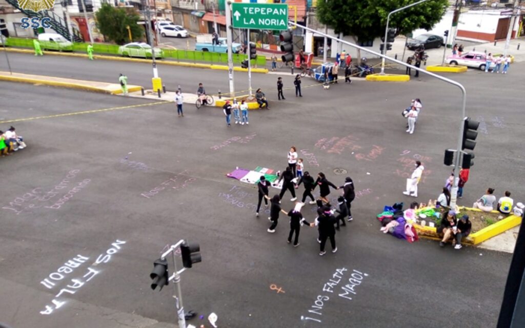 Bloquean División del Norte en la CDMX; exigen localización de la joven Margarita Cuevas