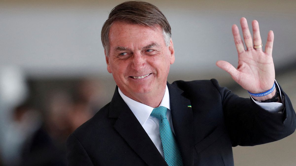 Bolsonaro destinará hasta 7.500 millones de dólares al gasto social a menos de tres meses de las elecciones en Brasil