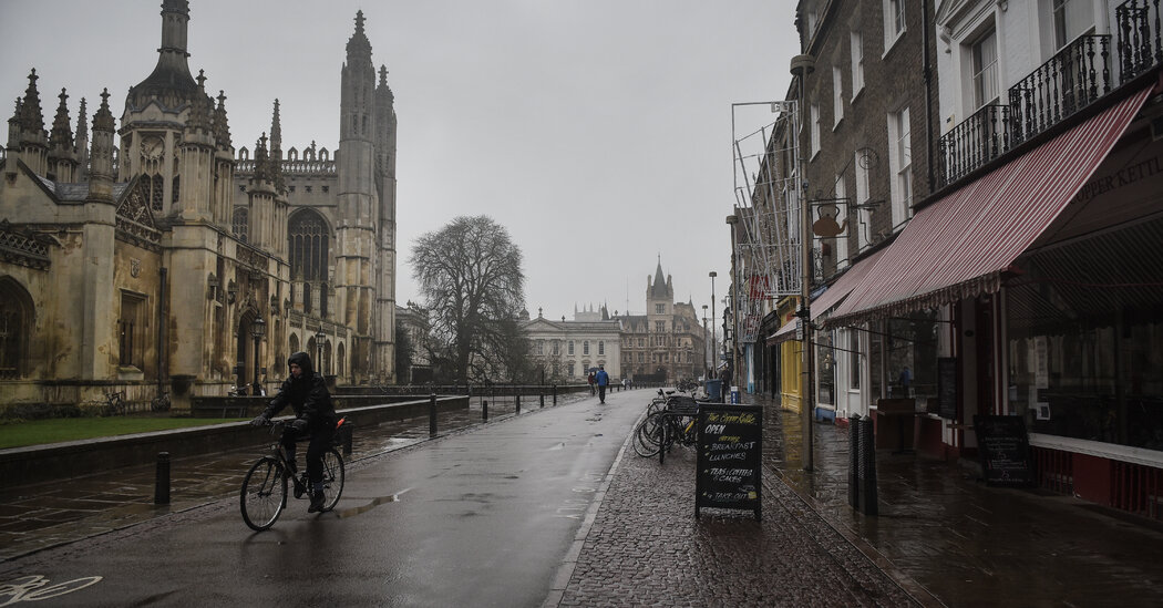 Cambridge abre una investigación tras la muerte de estudiantes
