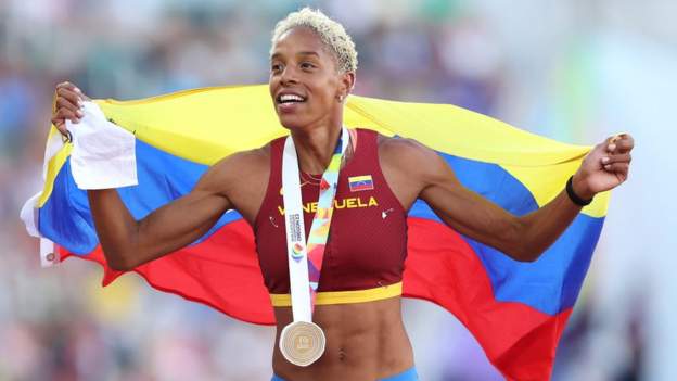 Campeonatos Mundiales de Atletismo: Yulimar Rojas gana tercer título mundial consecutivo de triple salto