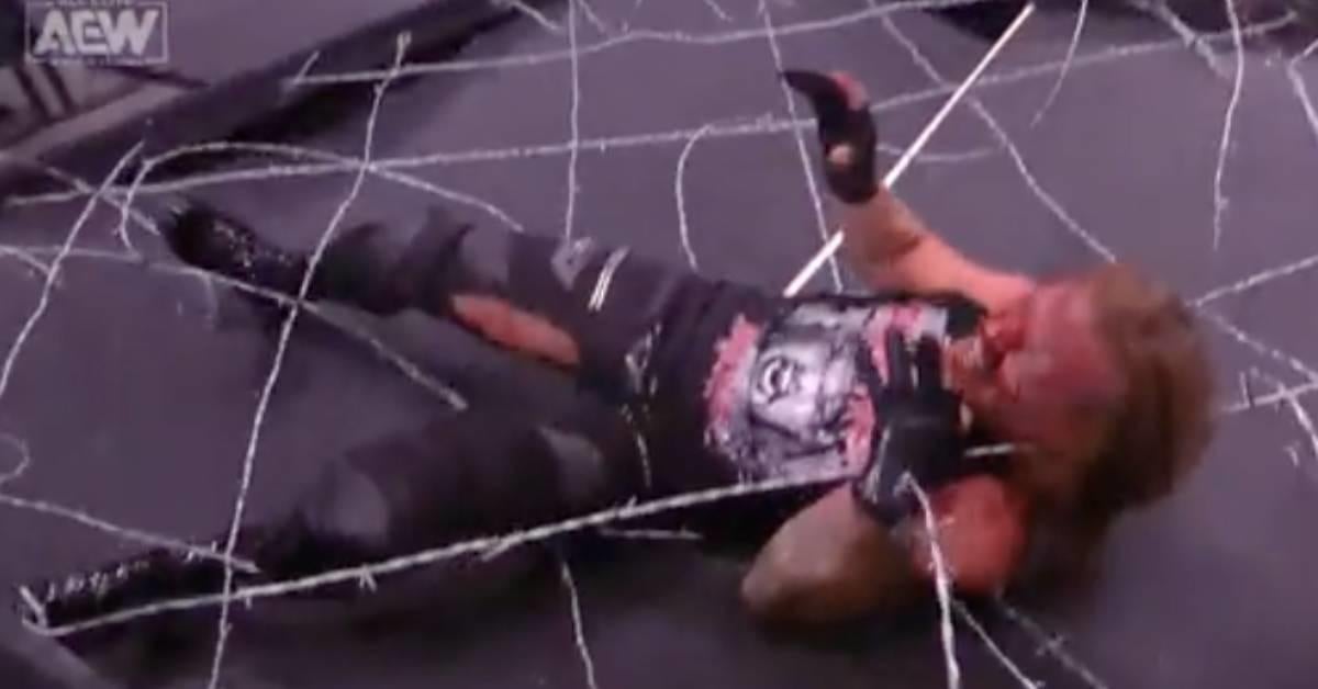 Chris Jericho vence a Eddie Kingston en un combate de alambre de púas en todas partes, pero aún así lo arrojan en una telaraña de alambre de púas