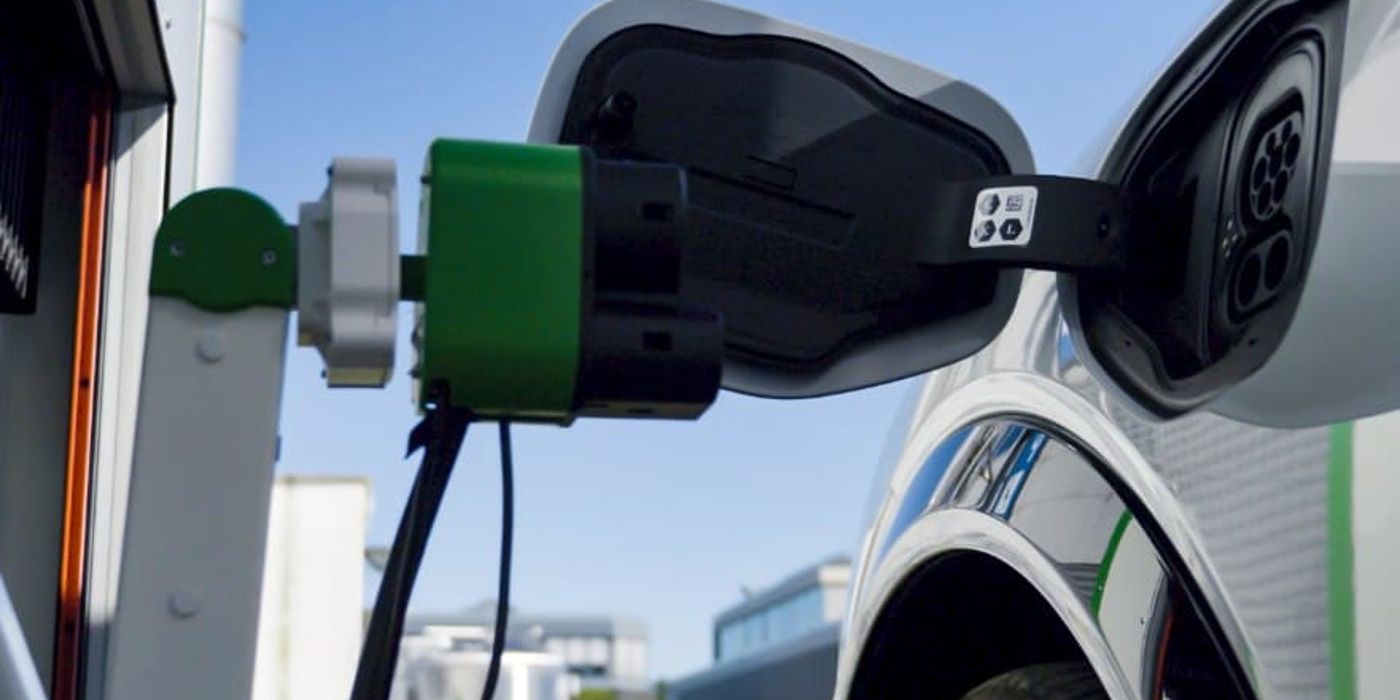 Cómo las estaciones de carga robóticas para vehículos eléctricos de Ford podrían ayudar a los conductores discapacitados