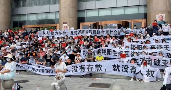 Corralito en China: el gobierno impidió retirar los ahorros y miles de personas protestaron