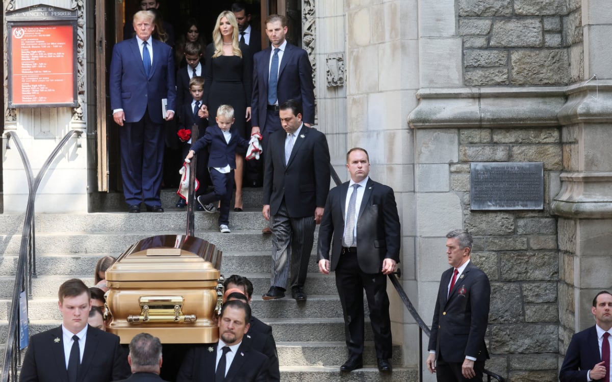 Dan último adiós a Ivana Trump
