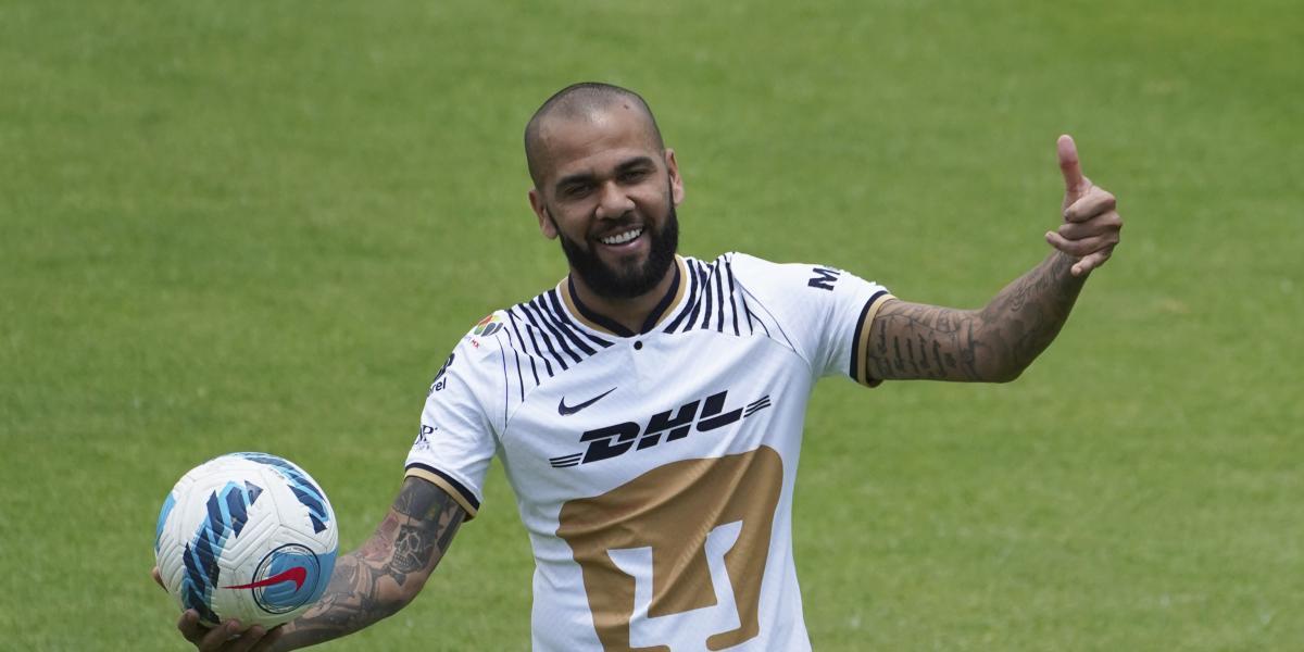 Dani Alves, listo para debutar el miércoles con los Pumas