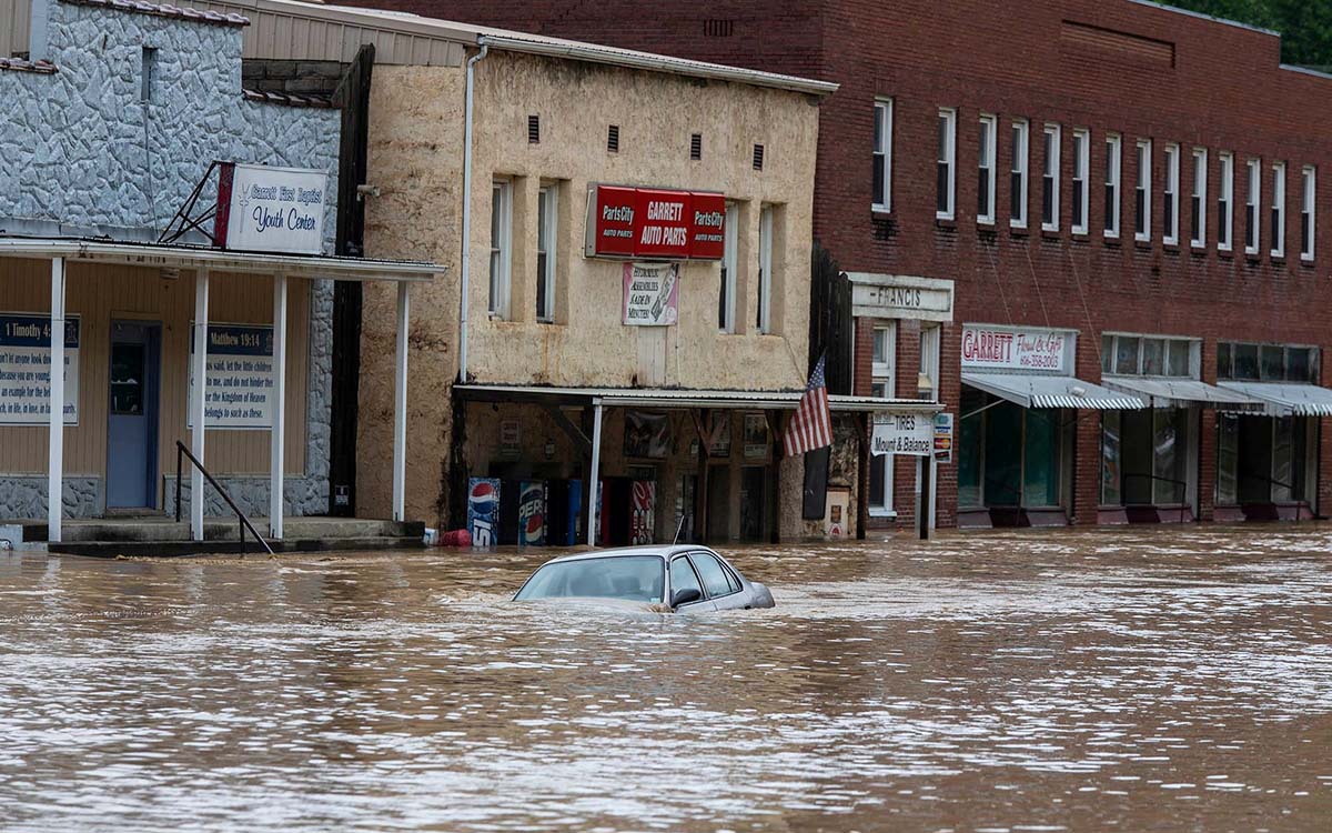 Declaran Kentucky como zona de desastres por inundación histórica que dejó 16 muertos