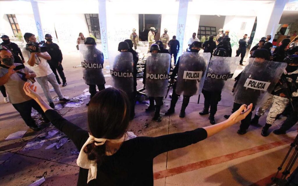 Denuncian que gobierno de QR niega reparación a víctimas de represión en protesta feminista en Cancún