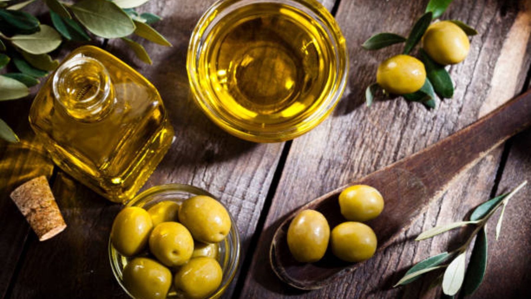 Diferencia entre aceite de oliva y AOVE y cuál es más saludable