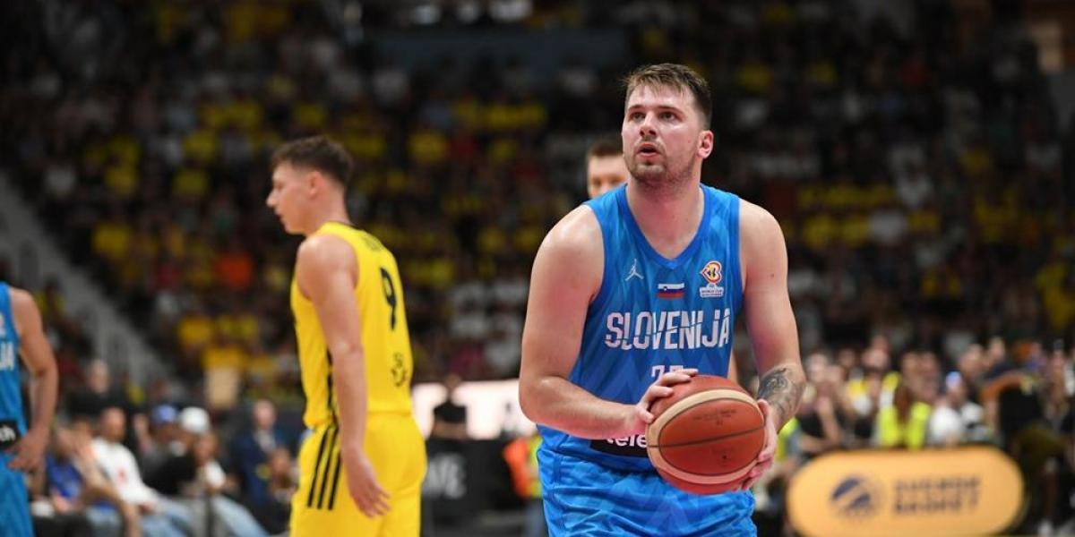 Doncic se lo pasa pipa con Eslovenia: abrazo con Nowitzki y ganchos a lo Abdul-Jabbar