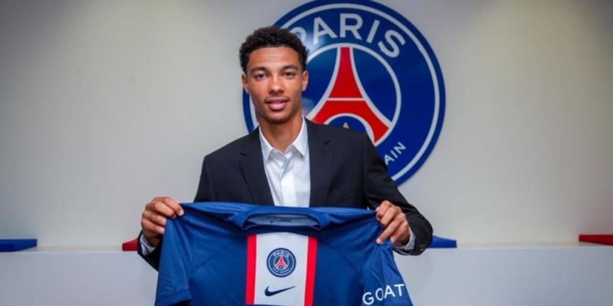 El PSG anuncia a Ekitike