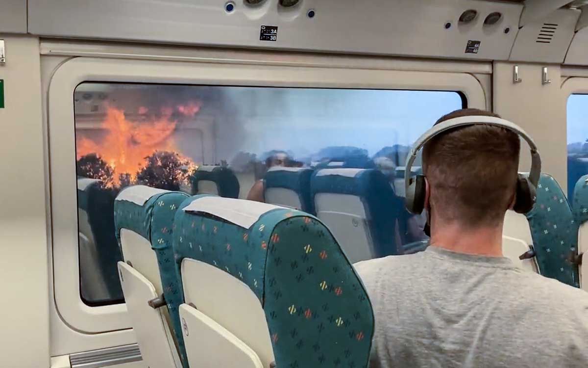 El impactante video de un tren español que circuló en medio de los incendios forestales