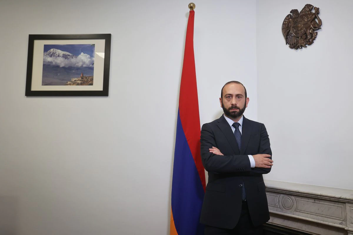 El ministro de Exteriores de Armenia: “Hay que mantener los espacios de diálogo con Rusia”